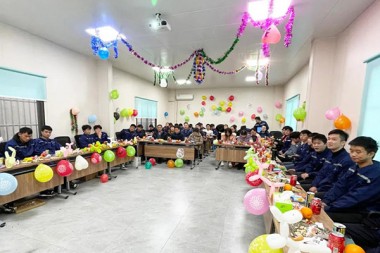 JWELL cumprimenta o dia de ano novo com bênçãos e risadas