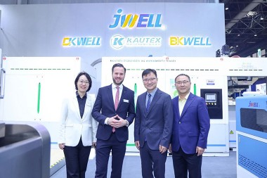 Cônsul Geral da China em Düsseldorf e GM da Exposição de Düsseldorf visitam o estande da JWELL